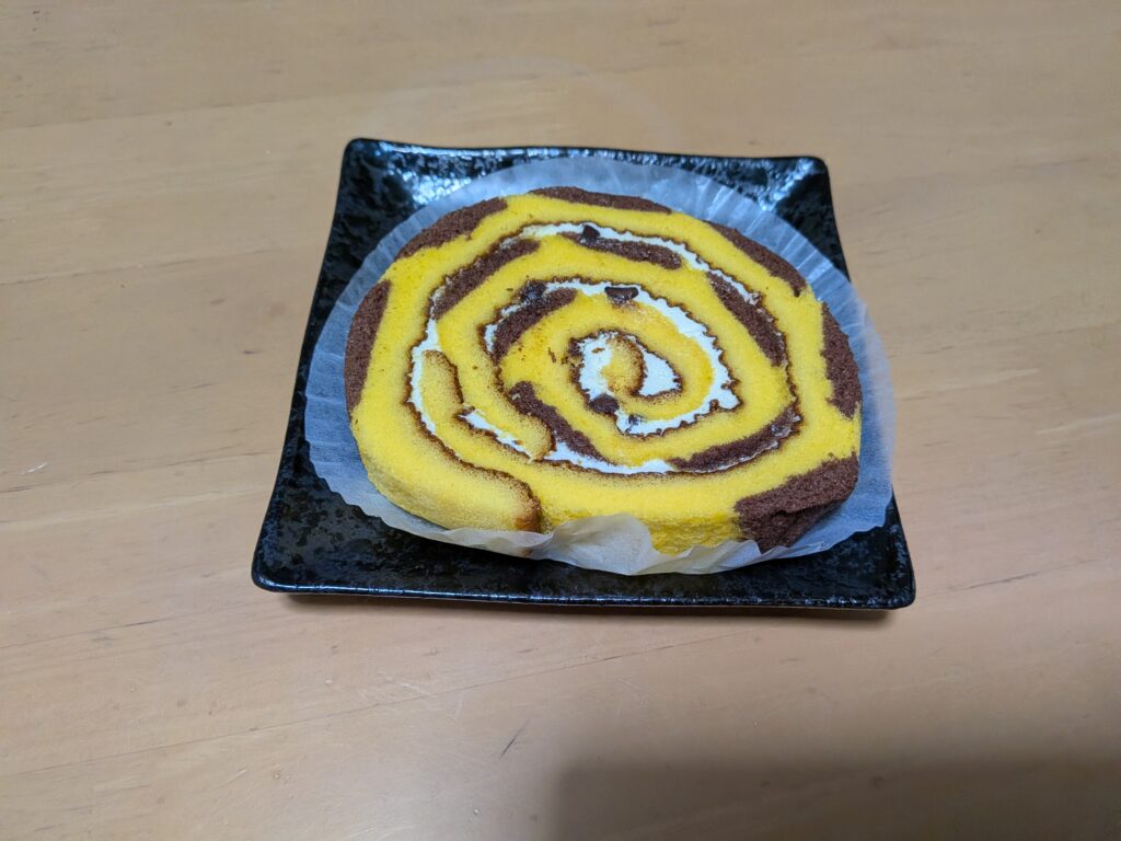 ファミマポケモンチョコバナナロールケーキ